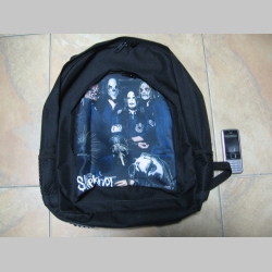 Slipknot ruksak čierny, 100% polyester. Rozmery: Výška 42 cm, šírka 34 cm, hĺbka až 22 cm pri plnom obsahu